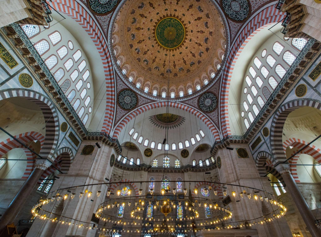 Half-Day Istanbul Tour with Dolmabahce Palace, Suleymaniye Mosque & Little Hagia Sophia