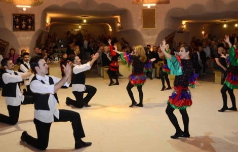 Kapadokya Türk Gecesi Gösterisi | Akşam Yemeği ve Kültürel Deneyim