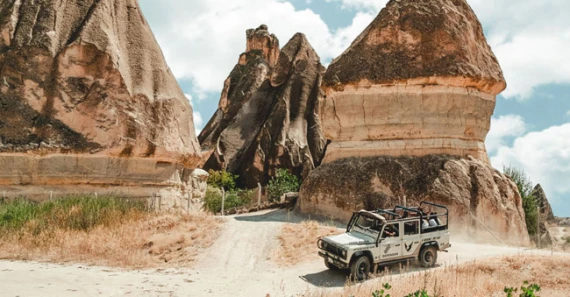 Kapadokya Jeep Safari Turu | Vadilerde Off-Road Macera ve Gün Batımı