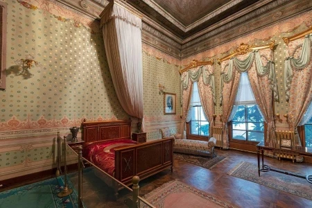 Dolmabahçe Sarayı