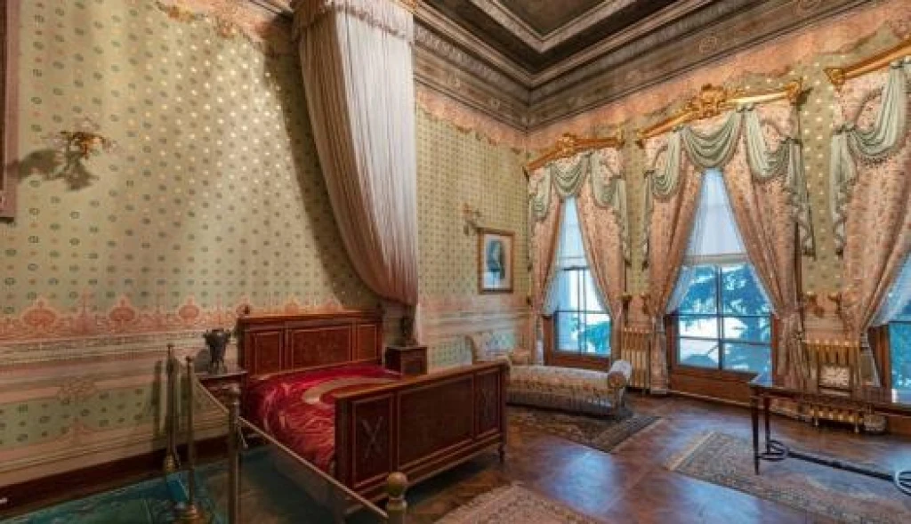 Dolmabahçe Sarayı