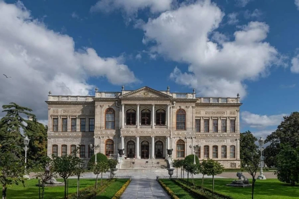 Dolmabahçe Sarayı