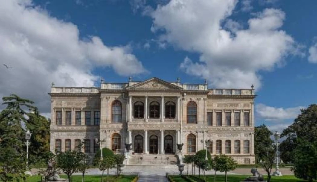 Dolmabahçe Sarayı