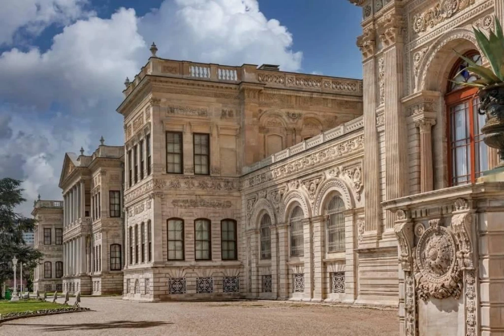 Dolmabahçe Sarayı