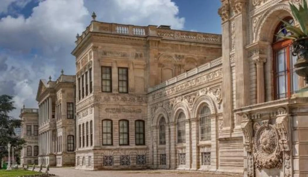 Dolmabahçe Sarayı