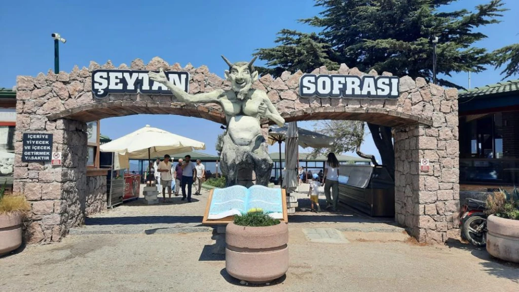 İzmir Turu | Efes - Şirince - Kuş Adası - Cunda - Ayvalık - Meryem Ana | 1 Gece Otel Konaklamalı 
