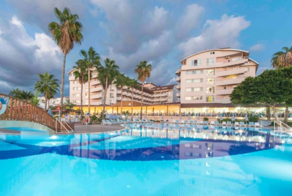 Lonicera World Hotel