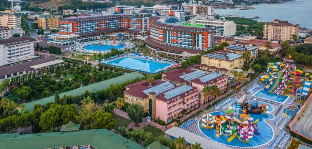 Lonicera World Hotel