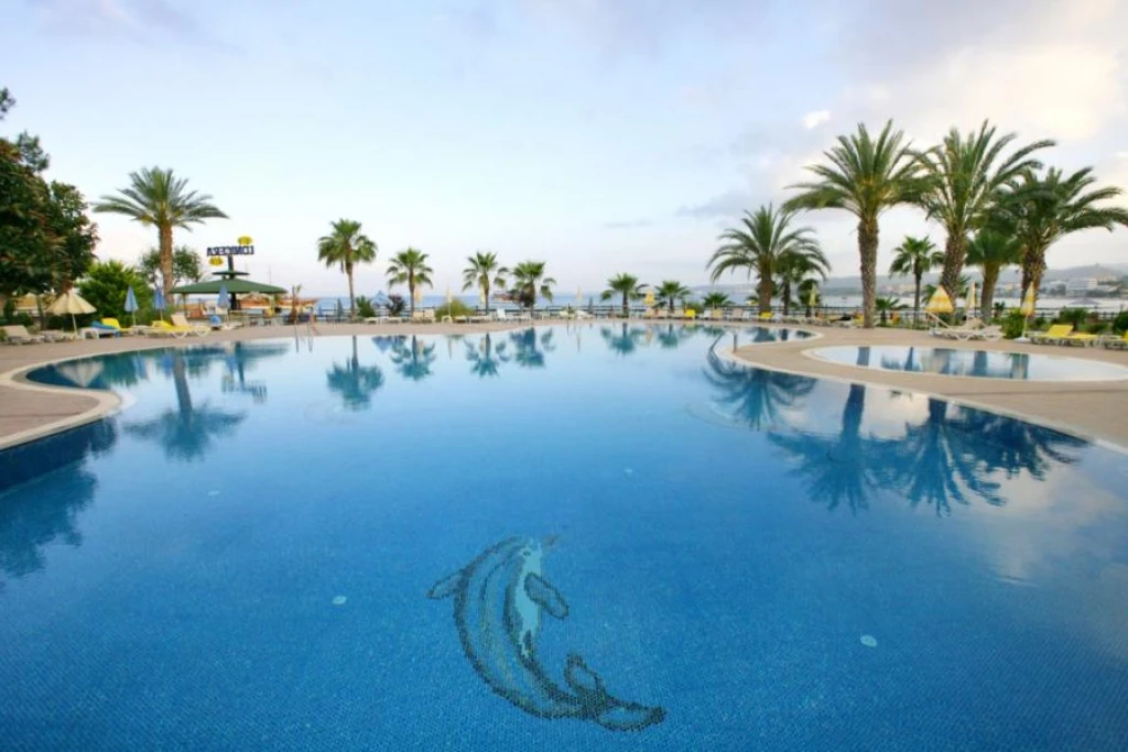 Lonicera World Hotel