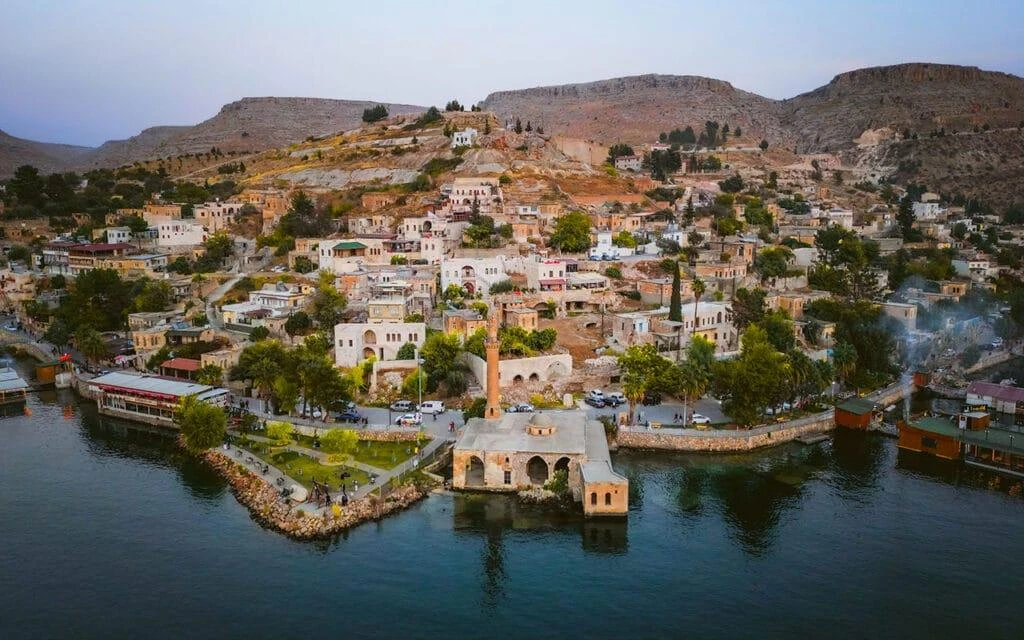 2 Days Halfeti Black Rose Tour from Istanbul by Air