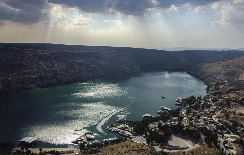 2 Days Halfeti Black Rose Tour from Istanbul by Air