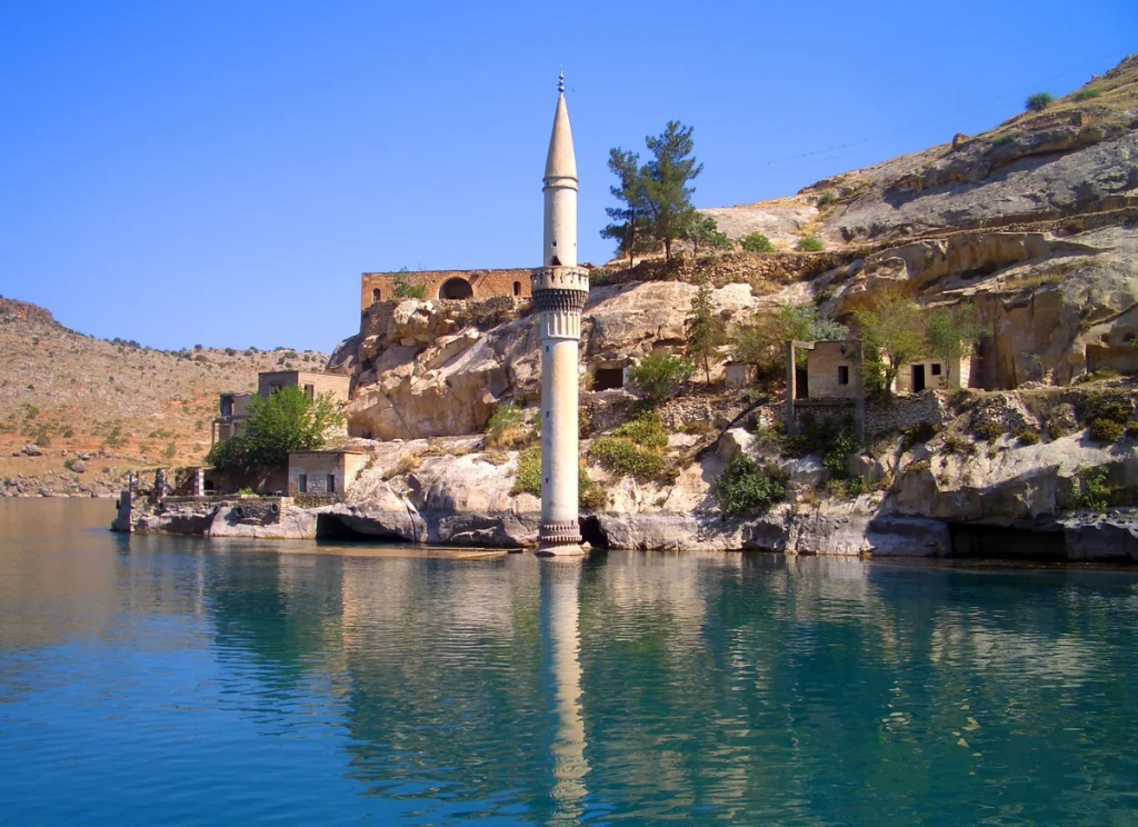 2 Days Halfeti Black Rose Tour from Istanbul by Air
