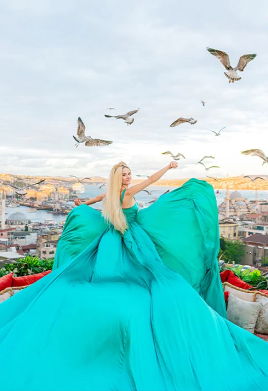 Séance Shooting Exclusive en Robe Volante – Rooftop & Studio Lumineux