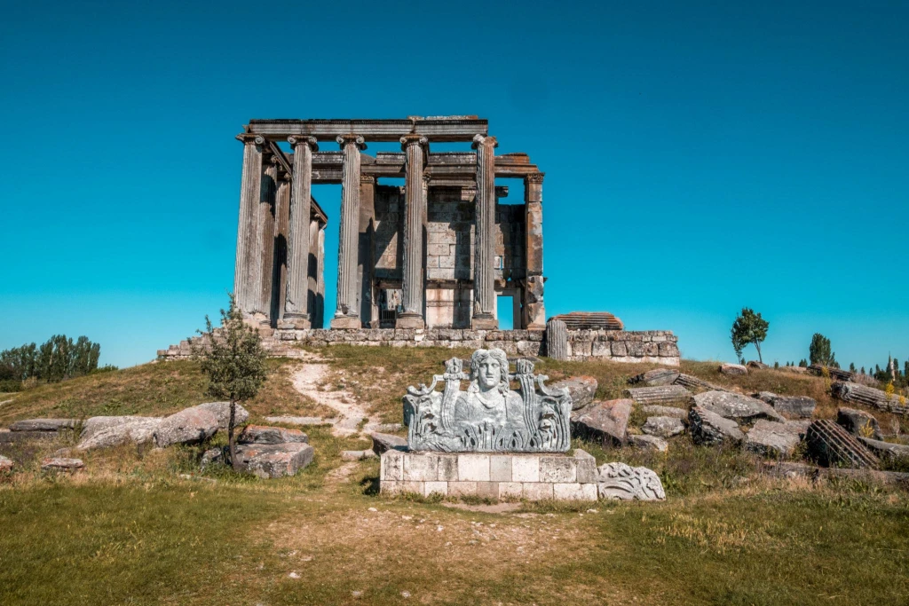 Turul de descoperire al Băilor Romane din Aizanoi și al Frigiei Antice din Istanbul cu avionul
