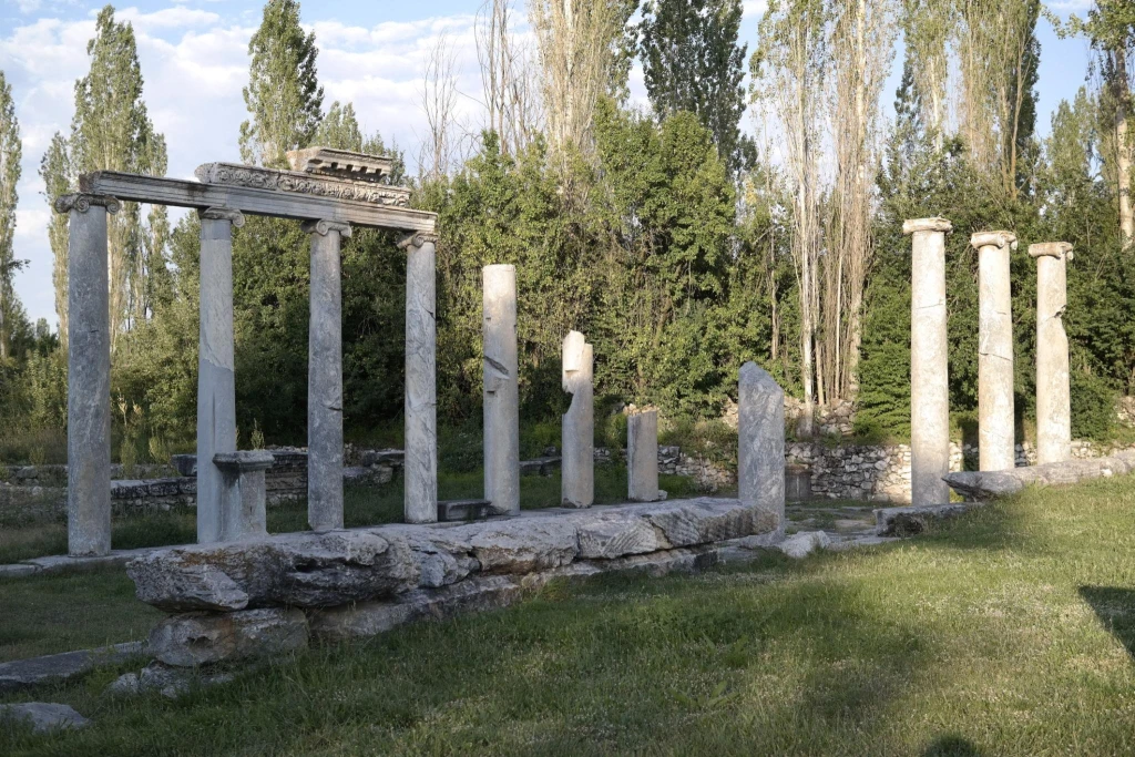Turul de descoperire al Băilor Romane din Aizanoi și al Frigiei Antice din Istanbul cu avionul