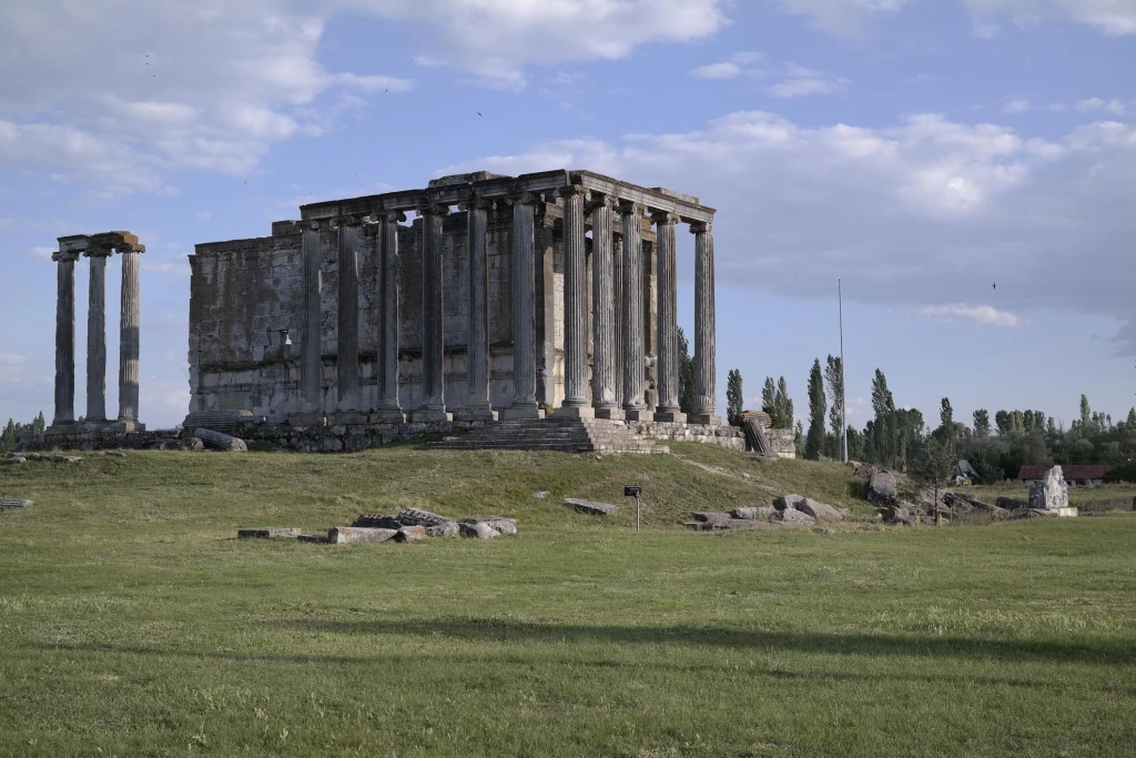 Turul de descoperire al Băilor Romane din Aizanoi și al Frigiei Antice din Istanbul cu avionul