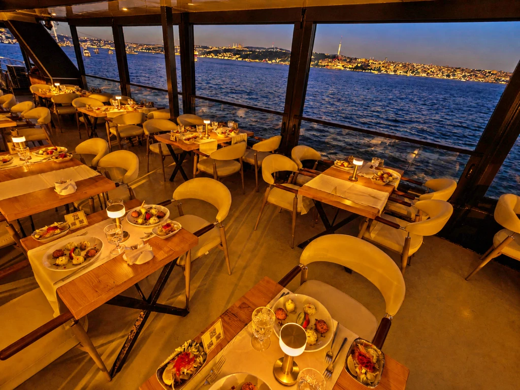 360°Teras Lüks VIP Açık Salon | Özel Masa | VIP Menü Limitsiz Alkolsüz İçecekler | Pencere Kenarı Seçenekli