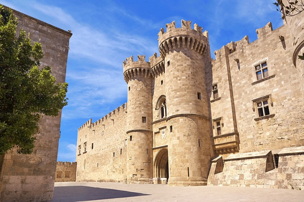 Passeio a pé pela cidade medieval!