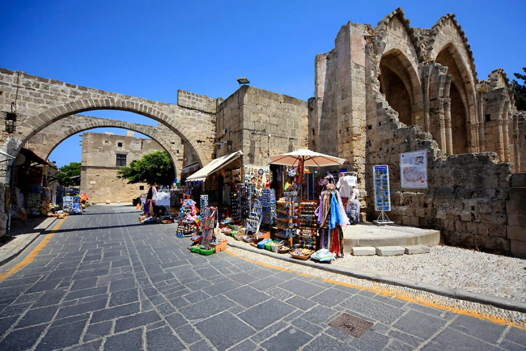 Passeio a pé pela cidade medieval!