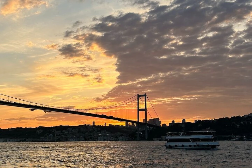 Croisière au Coucher du Soleil