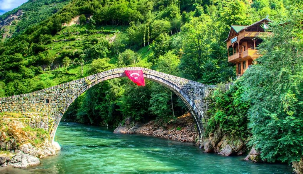 Uçaklı Doğu Karadeniz Batum Tiflis Kars Erzurum Turu (5 Gece Otel Konaklamalı)