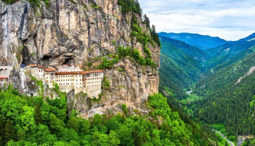 Uçaklı Doğu Karadeniz Batum Tiflis Kars Erzurum Turu (5 Gece Otel Konaklamalı)
