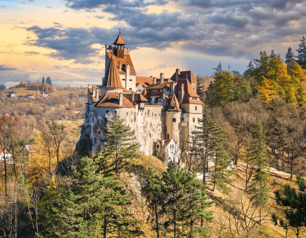 Romanya Gezilecek Yerler: Transilvanya, Bran (Drakula) ve Peleș Şatosu, Brașov, Sibiu, Sighișoara (2025 Rehberi)