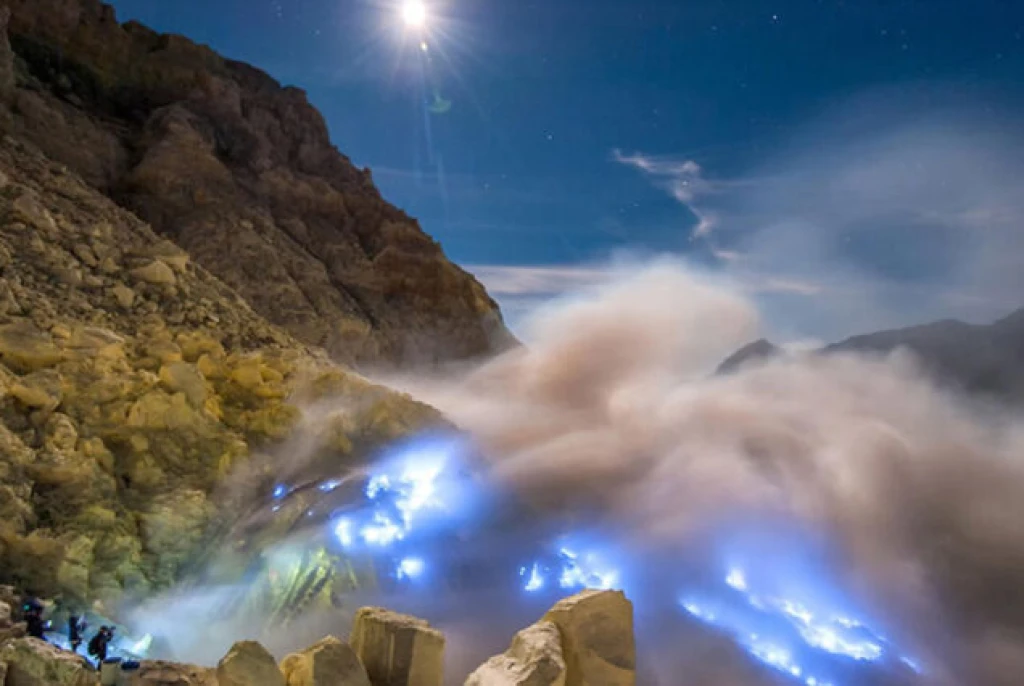 Climbing Mount Ijen