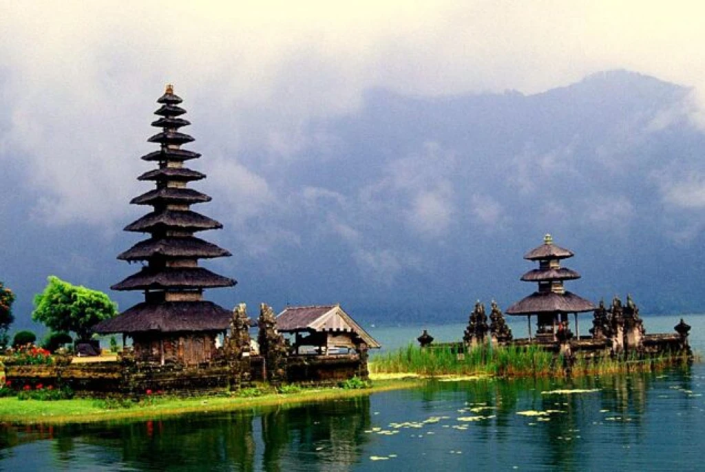 Ulun Danu Temple and Leke Leke Waterfall