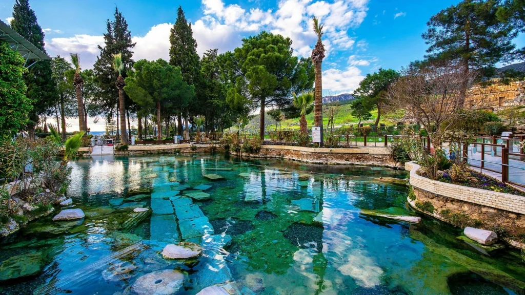 Salda Gölü Pamukkale Çeşme Alaçatı Turu / 1 Gece Otel Konaklamalı / İstanbul Çıkışlı