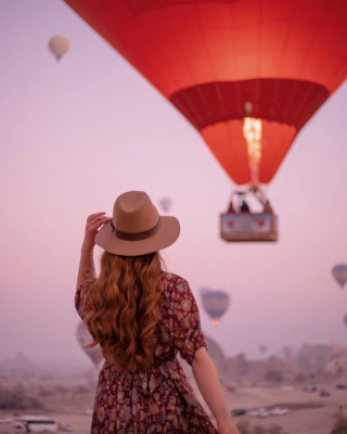 Kapadokya'da Sıcak Hava Balonu Deneyimi