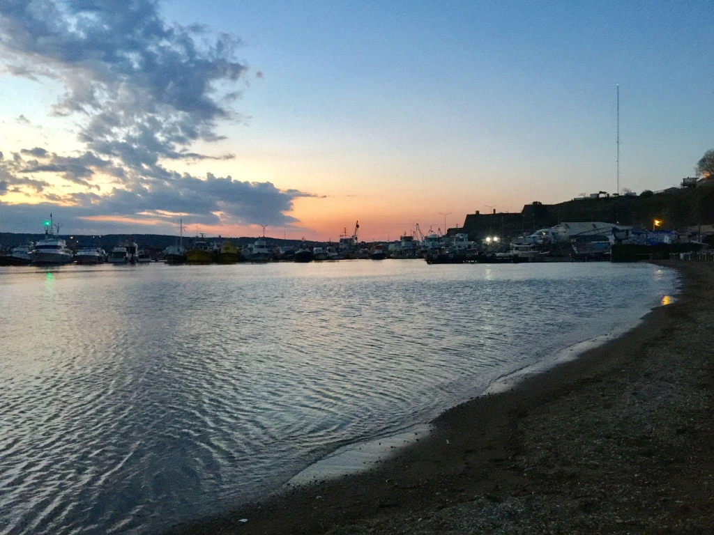 Escapada al atardecer de Poyrazköy: experiencia privada en la hora dorada del Bósforo y el mar Negro