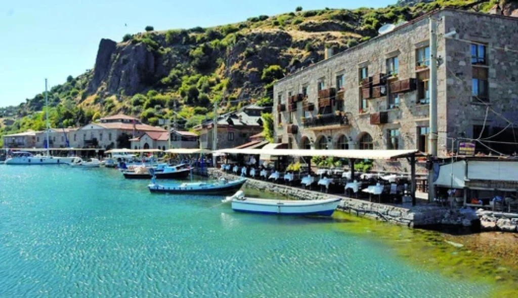 Bozcaada Assos Cunda Adası ve Ayvalık Tekne Turu / 1 Gece Otel Konaklamalı / İstanbul, Gebze ve Bursa Çıkışlı