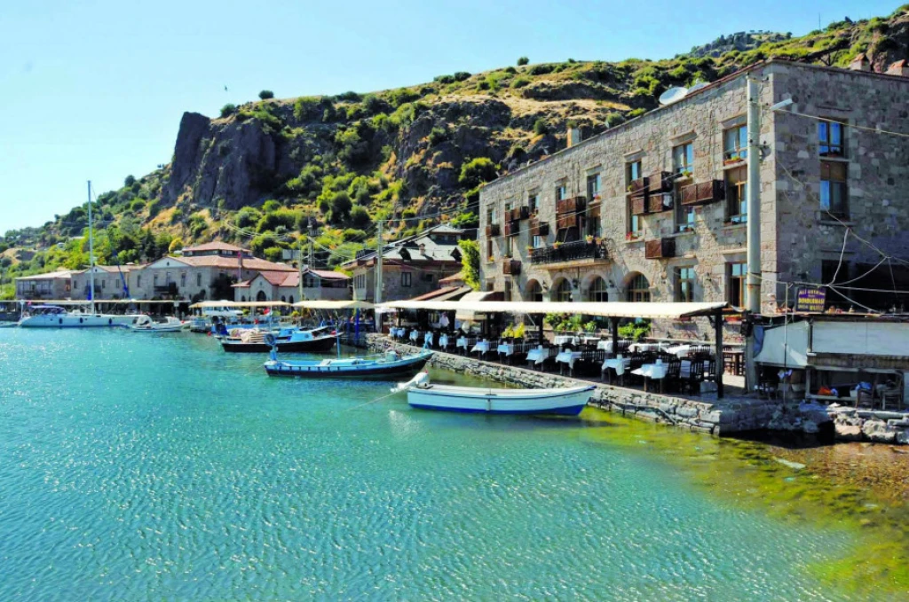 Assos Behramkale Tour Departing from Bursa (With Swimming Break)
