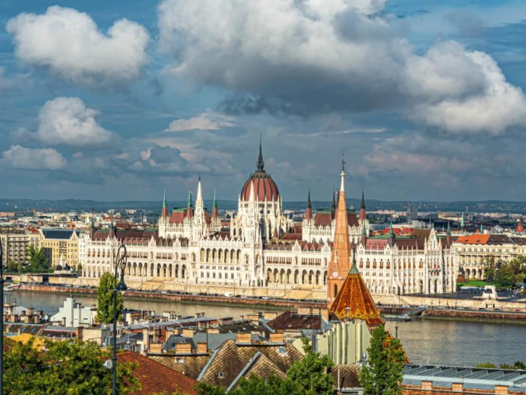 Türk Hava Yolları ile Budapeşte - Viyana - Prag Turu (Öğlen Dönüş)