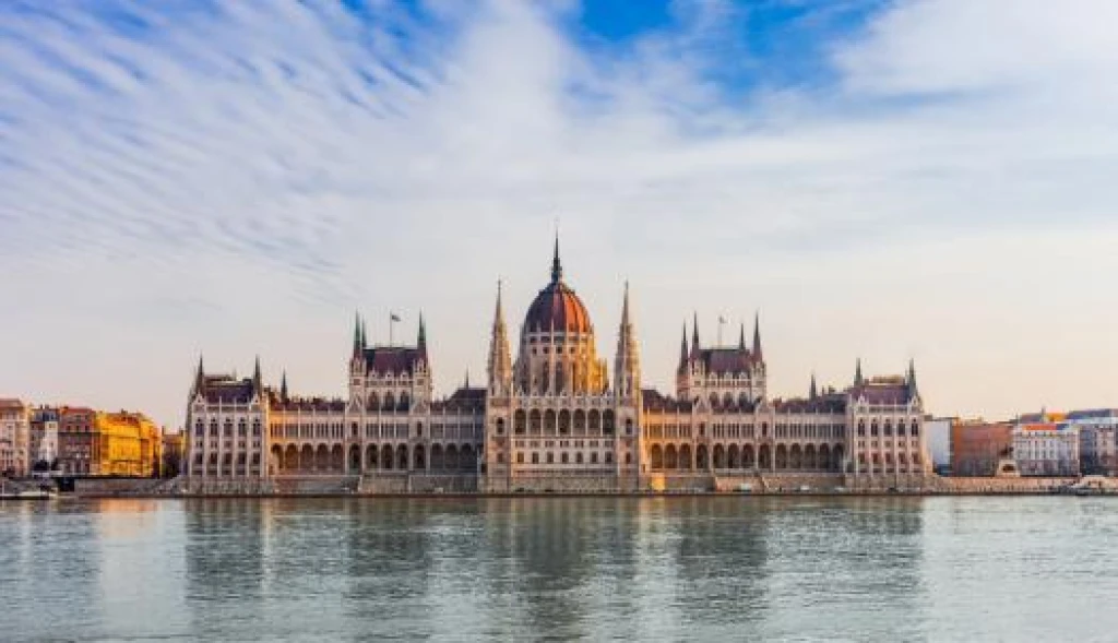 Türk Hava Yolları ile Budapeşte - Viyana - Prag Turu (Öğlen Dönüş)