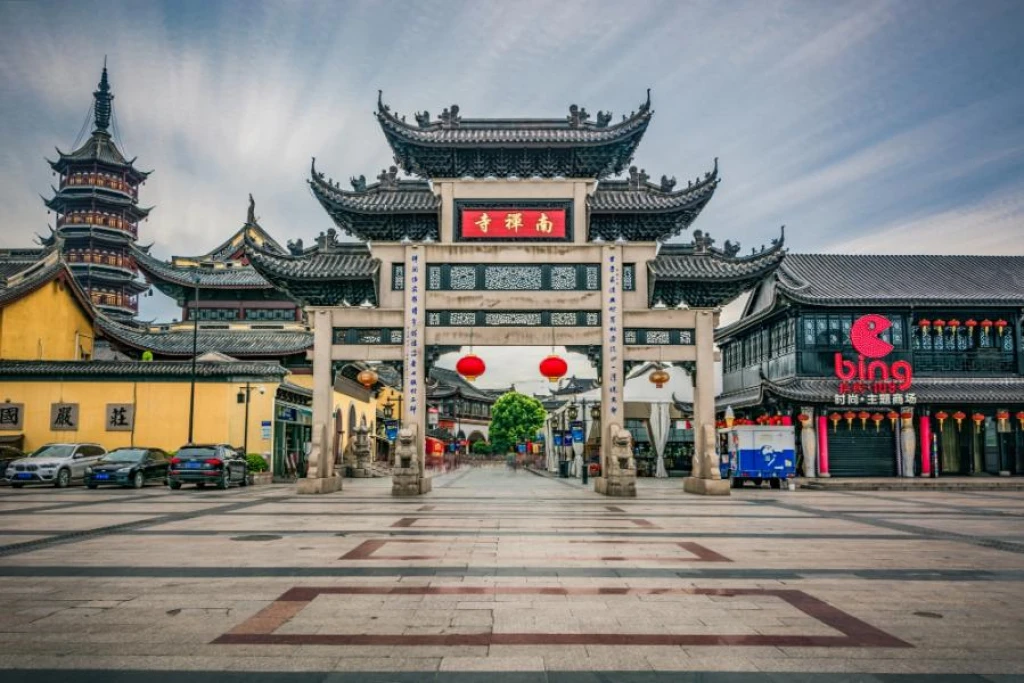 Elegant Legendary Chinese Empire Beijing & Xi’an & Luoyang & Zhengzhou & Shanghai - with Emirates Airlines