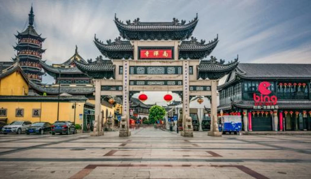 Elegant Legendary Chinese Empire Beijing & Xi’an & Luoyang & Zhengzhou & Shanghai - with Emirates Airlines