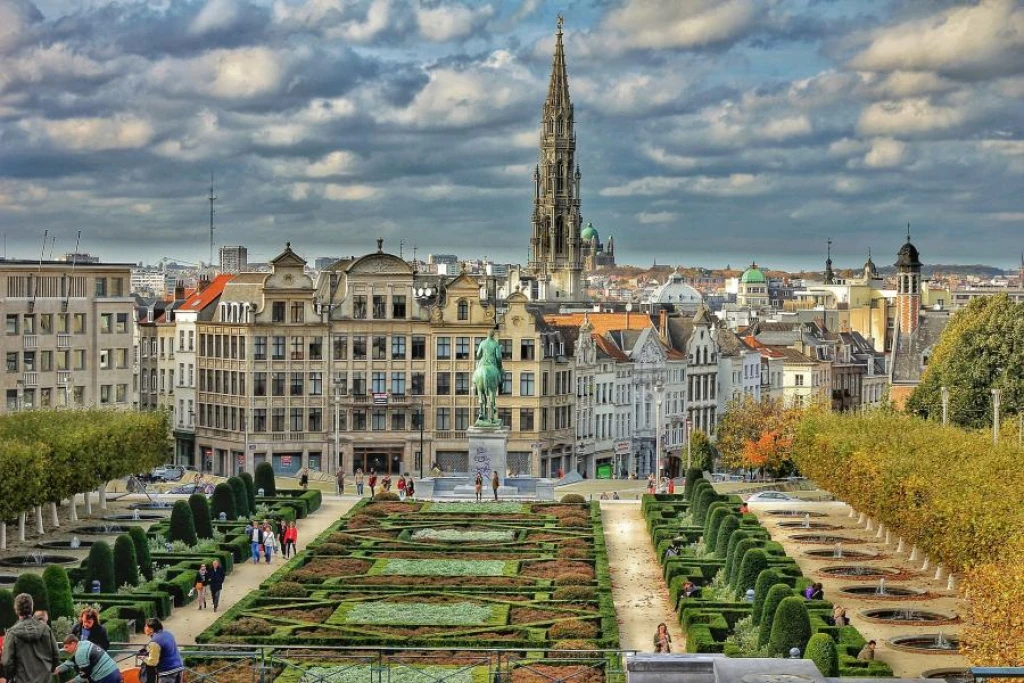 AJet Airlines Maxi Benelux & Paris & Alsace Tour (CGN-BSL)