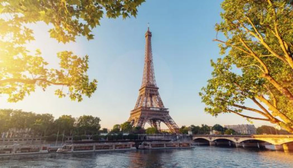 Pegasus Hava Yolları ile Paris Turu