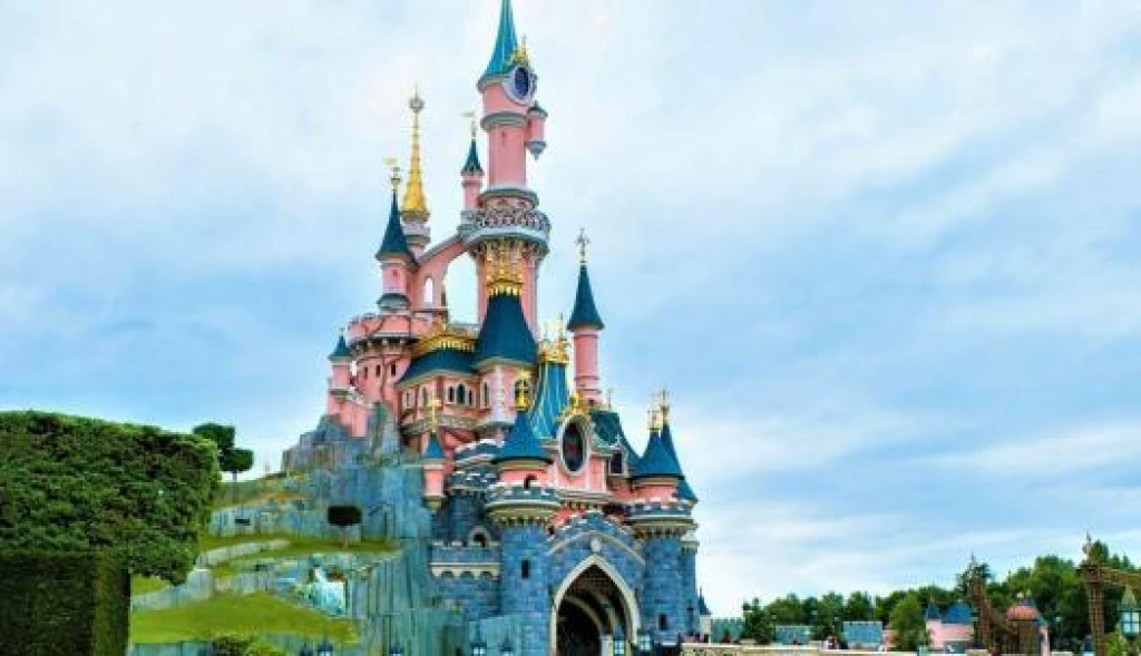 Pegasus Hava Yolları ile Paris Turu
