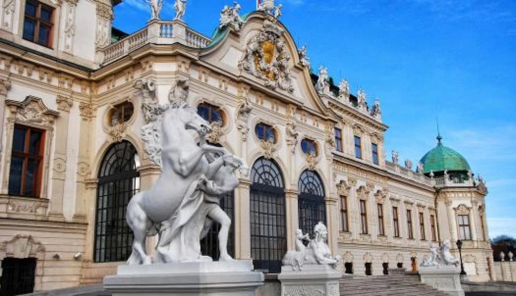Istanbul, Budapest - Vienna - Prague Tour