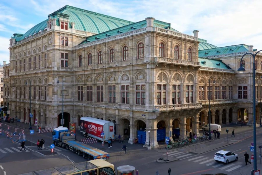 Istanbul, Budapest - Vienna - Prague Tour