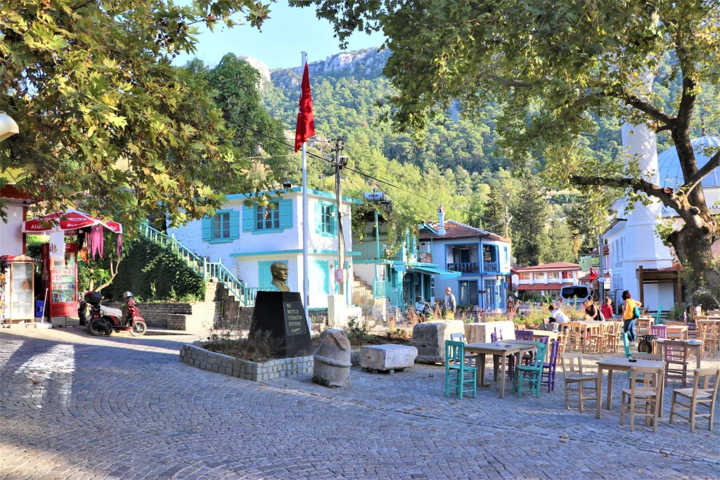 Dorf-Tour in Marmaris mit Wasserfällen und Jesus-Strand