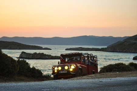 Sonnenuntergang Jeep-Schwimmen- & BBQ-Abendessen-Tour ab Marmaris