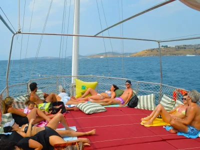 Bodrum Boat Tour to Black Island (Karaada) with Lunch