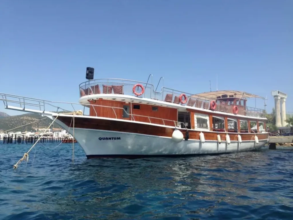 Bodrum Boat Tour to Black Island (Karaada) with Lunch