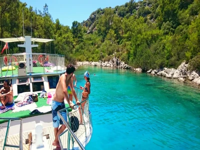 Bodrum Boat Tour to Black Island (Karaada) with Lunch