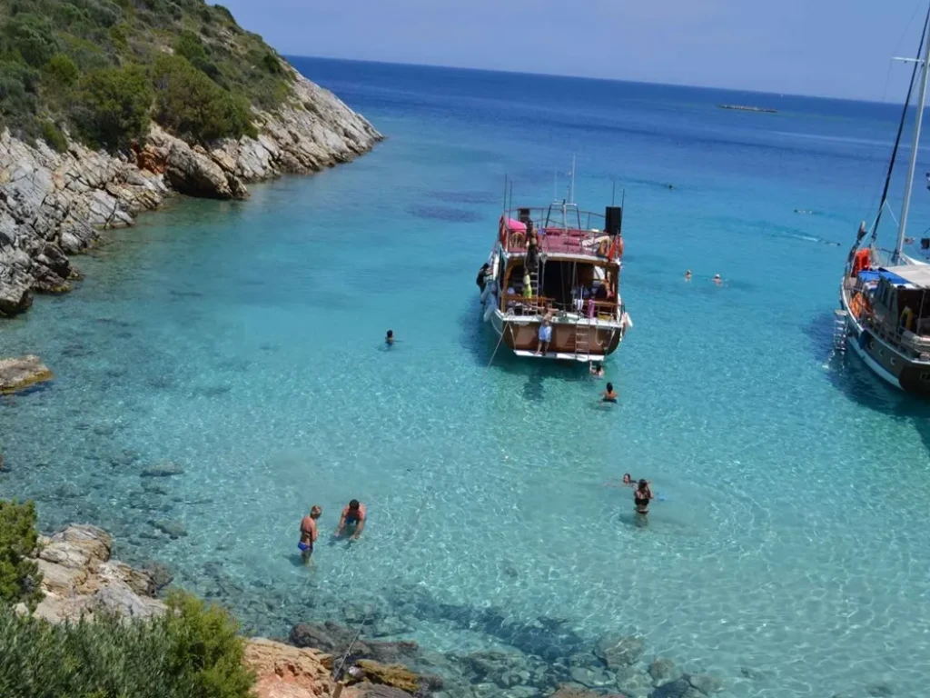 Bodrum Boat Tour to Black Island (Karaada) with Lunch