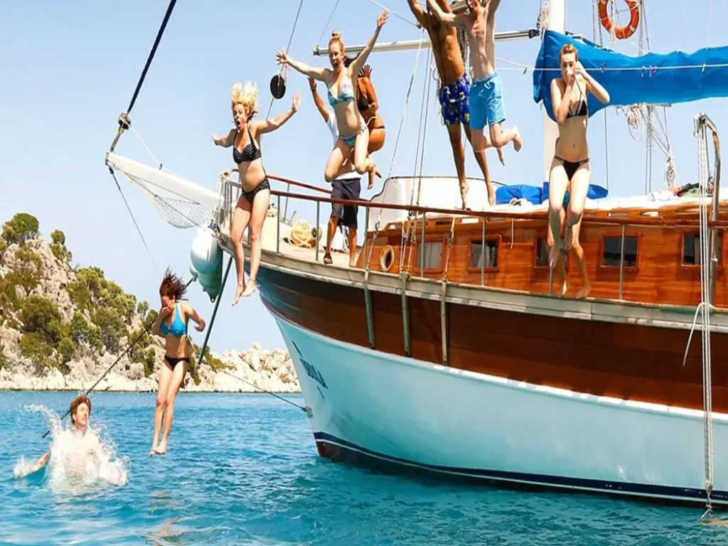 Bodrum Boat Tour to Black Island (Karaada) with Lunch